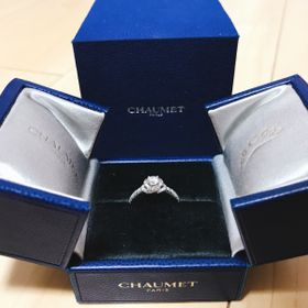 【ショーメ(CHAUMET)の口コミ】 彼が選んでくれたデザインです。ダイヤモンドの存在感が非常に強く、中央…