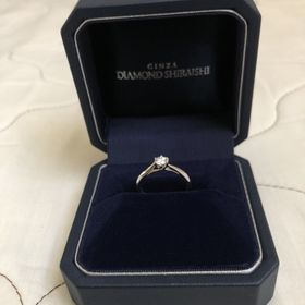 【銀座ダイヤモンドシライシの口コミ】 接客と品揃えの多さで決めました。
他のブランドも比較検討しましたが、圧…