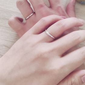 【銀座ダイヤモンドシライシの口コミ】 わたしたちはシンプルなデザインが好みだったので、ピックアップしていた…