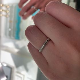 【ティファニー(Tiffany & Co.)の口コミ】 ミルグレインの加工が繊細でとても素敵なデザインでした。ダイヤモンドが…