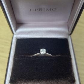 【アイプリモ(I-PRIMO)の口コミ】 プロポーズの際、彼女に送る際に買った指輪ですが、正確なサイズが分から…