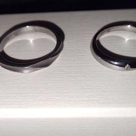 【SORA(ソラ)の口コミ】 金属アレルギーでも大丈夫な指環を探しており、タンタルという金属アレル…