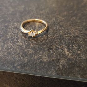 【4℃ BRIDAL(ヨンドシーブライダル)の口コミ】 婚約指輪はプロポーズに使用するのがメインで、結婚指輪が完成するまでの…