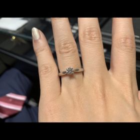 【エクセルコダイヤモンド(EXELCO DIAMOND)の口コミ】 ダイヤが際立つよう高さのある指輪を探しており、こちらをオススメしてい…