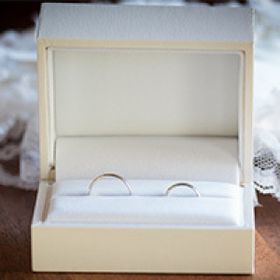 【ギンザタナカブライダル(GINZA TANAKA BRIDAL)の口コミ】 私は金属アレルギーがあるので素材を重視しながらそれでいてお手頃な指輪…