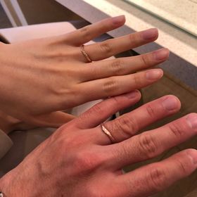 【YO&MARE(ヨーアンドマーレ)】の口コミ V字でピンクゴールドが欲しかったものの、流れや色味が既製品では気にいる...