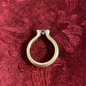 【NIESSING(ニーシング)の口コミ】 ニーシングヘブンの天へと手を伸ばしているような形と、爪ではなく張力で…