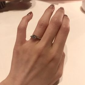 【ハリー・ウィンストン(Harry Winston)の口コミ】 大きいタイヤの粒と横に石が付いているのがいいなと思って購入をしました…
