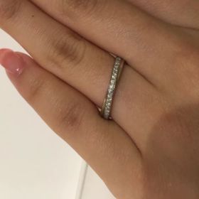 【GALA JEWELRY(ガラジュエリー)の口コミ】 細めのリングが交差し重なったようなデザインが個性的な印象のリングです…