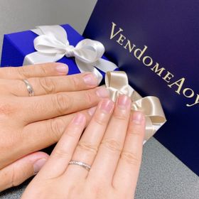 【ヴァンドーム青山(VENDOME AOYAMA)の口コミ】 ショーウィンドウに飾られている、リボンのデザインの指輪に一目惚れをし…