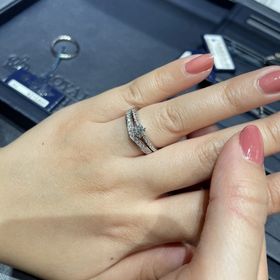 【ROYAL ASSCHER(ロイヤル・アッシャー)の口コミ】 デザインは外資と日本を掛け合わせたようなシンプルで定番なものが多いで…