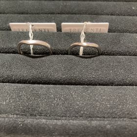 【TRECENTI(トレセンテ)の口コミ】 シンプルなデザインと、着けやすい角度に惹かれて購入を決めました。ダイ…