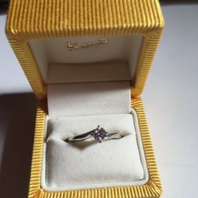 【ケイウノ ブライダル(K.UNO BRIDAL)の口コミ】 ダイヤモンドが付いた指輪は夢だったので、少しでもシンプルなデザインで…