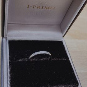【アイプリモ(I-PRIMO)の口コミ】 ギラギラしすぎず、それでもダイヤの存在感も感じられるようなデザインの…