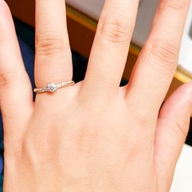 【銀座ダイヤモンドシライシの口コミ】 着け心地がよく、洗練された華やかなデザインが気に入りました。一生に一…