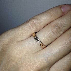 【FISCHER(フィッシャー)の口コミ】 カタログで見て指輪のデザインがスタッズの様だなと思い一目で主人も私も…