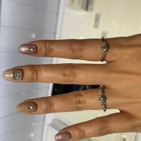 【4℃ BRIDAL(ヨンドシーブライダル)の口コミ】 王道なデザインがお好きな方にはおすすめです。シンプルなデザインであり…