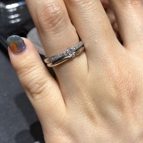 【エクセルコダイヤモンド(EXELCO DIAMOND)の口コミ】 エタニティーの婚約指輪を探していました。ダイヤの華やかさがありながら…