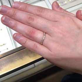 【カルティエ(Cartier)の口コミ】 ウェーブがかった曲線が美しい結婚指輪です。プラチナとゴールドの二色が…