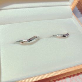 【ケイウノ ブライダル(K.UNO BRIDAL)の口コミ】 デザインを二人の出会ったきっかけに合わせたオリジナルのものにしてくだ…