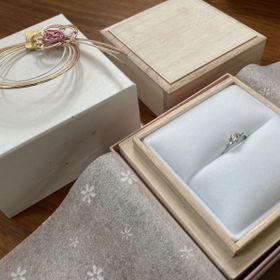 【Mariage ent(マリアージュエント)の口コミ】 シンプルで王道のものでしたが、ダイヤの輝きがよりいっそう際立つような…