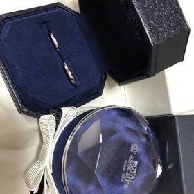 【ROYAL ASSCHER(ロイヤル・アッシャー)の口コミ】 色々試着した中で、ダントツで輝いて見えました。ダイヤのカット方法の違…