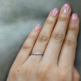 【canal4℃(カナルヨンドシー)の口コミ】 王道の一粒と迷いましたが、たまには結婚指輪と重ね付けして身につけたい…