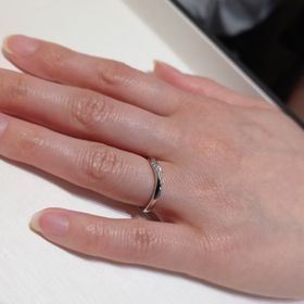 【アイプリモ(I-PRIMO)の口コミ】 指輪のデザインは北斗七星をモチーフにしているもので、女性のリングには…