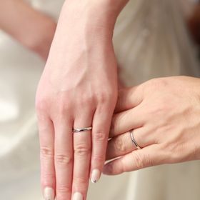 【TASAKI(タサキ)の口コミ】 結婚指輪は夫も付けるものなので極力シンプルなデザインで選びました。ま…