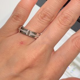 【ティファニー(Tiffany & Co.)の口コミ】 ティファニーの指輪を着けることが憧れでした。結婚指輪は絶対ティファニ…