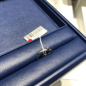 【銀座ダイヤモンドシライシの口コミ】 普段使いに支障のない、メレダイヤがフラットなタイプです。
常につけ続け…