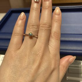 【銀座ダイヤモンドシライシの口コミ】 定番のエンゲージリングを探しておりデザインがまさに定番でした。
またダ…