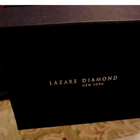 【ラザール ダイヤモンド(LAZARE DIAMOND)の口コミ】 ダイアモンドの輝きがこちらのリングが一番輝いていたのが決め手です。ほ…
