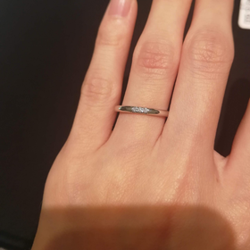 【MIKIMOTO(ミキモト)の口コミ】 ミキモトのマリッジリングです。
シンプルなプラチナに、ダイヤが3つ埋め…
