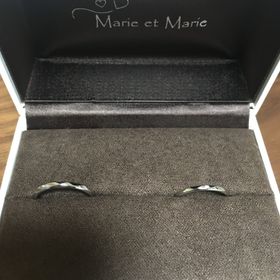 【【閉業】Marie et Marie(マリ・エ・マリ)】の口コミ 肌が弱いのでプラチナであることは必須。
かつ2人ともシンプルなデザイン...