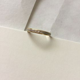 【俄(にわか)の口コミ】 華奢なデザインとマテリアルが選べるところが決め手でした。私はプラチナ…