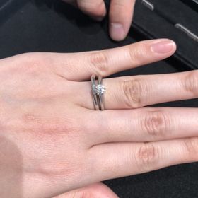 【ティファニー(Tiffany & Co.)の口コミ】 彼が婚約指輪はティファニーセッティングと昔から決めていたそうで、選び…