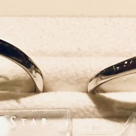 【festaria bijou SOPHIA(フェスタリア ビジュソフィア)の口コミ】 女性用は真ん中と端に石が入っており、前から見ても横から見てもキラキラ…