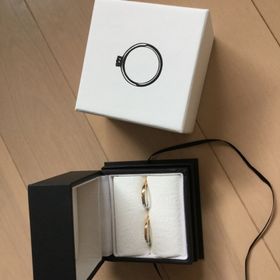 【Galopine & Galopin(ガロピーネガロパン)の口コミ】 シンプルだけど少し変わったデザインのものを探していて、色が半分のとこ…