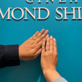 【銀座ダイヤモンドシライシの口コミ】 一生モノの指輪。デザインは歳を重ねても飽きないものをと、シンプルかつ…