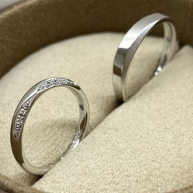 【COLANY(コラニー)の口コミ】 何種類かで迷いましたが、婚約指輪を探している時から今回の指輪が素敵だ…