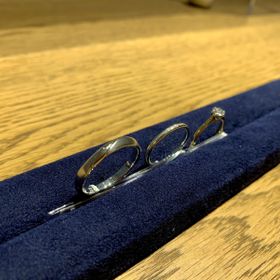 【BIJOUPIKO(ビジュピコ)の口コミ】 男女ともにプラチナのリングでした。男性用の指輪は指輪中央のウェーブが…