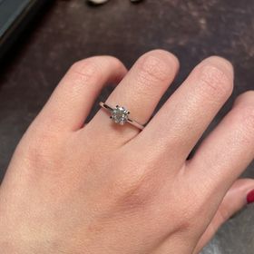 【グラフ(GRAFF)の口コミ】 0.7カラット/Eカラー/VS1(or VS2)を試着しました。最初グラフさんのプロミ…