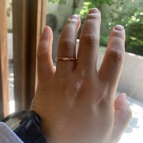 【出雲結(いずもゆい)の口コミ】 シンプルなデザインで飽きがこない。色はピンクゴールドを選択、肌の色に…