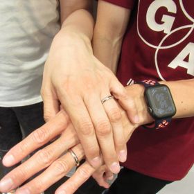 【輪-RIN-の口コミ】 指輪はシンプルなものを探していましたので、サンプルを見ながらプラチナ…