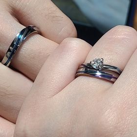 【SORA(ソラ)の口コミ】 婚約指輪と重ねづけできるよう、少しカーブしたデザインのものにしました…