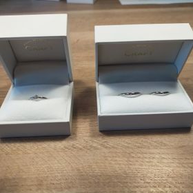 【CRAFY(クラフィ)の口コミ】 鎌倉で手づくりの指輪です。
婚約指輪にはダイヤと双子ダイヤを乗せ、結婚…