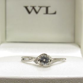 【輪-RIN-の口コミ】 シンプルなデザインと光にあたったときの指輪の輝きがとても心惹かれまし…