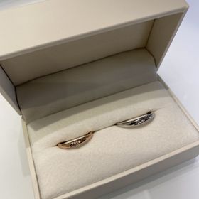 【RosettE(ロゼット)の口コミ】 指輪の決め手は３点ありました。１つ目は妻の指輪が一粒のダイヤモンドで…