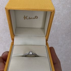 【ケイウノ ブライダル(K.UNO BRIDAL)の口コミ】 どの指輪にするかホームページで見ていて、レトロで可愛らしい指輪に惹か…